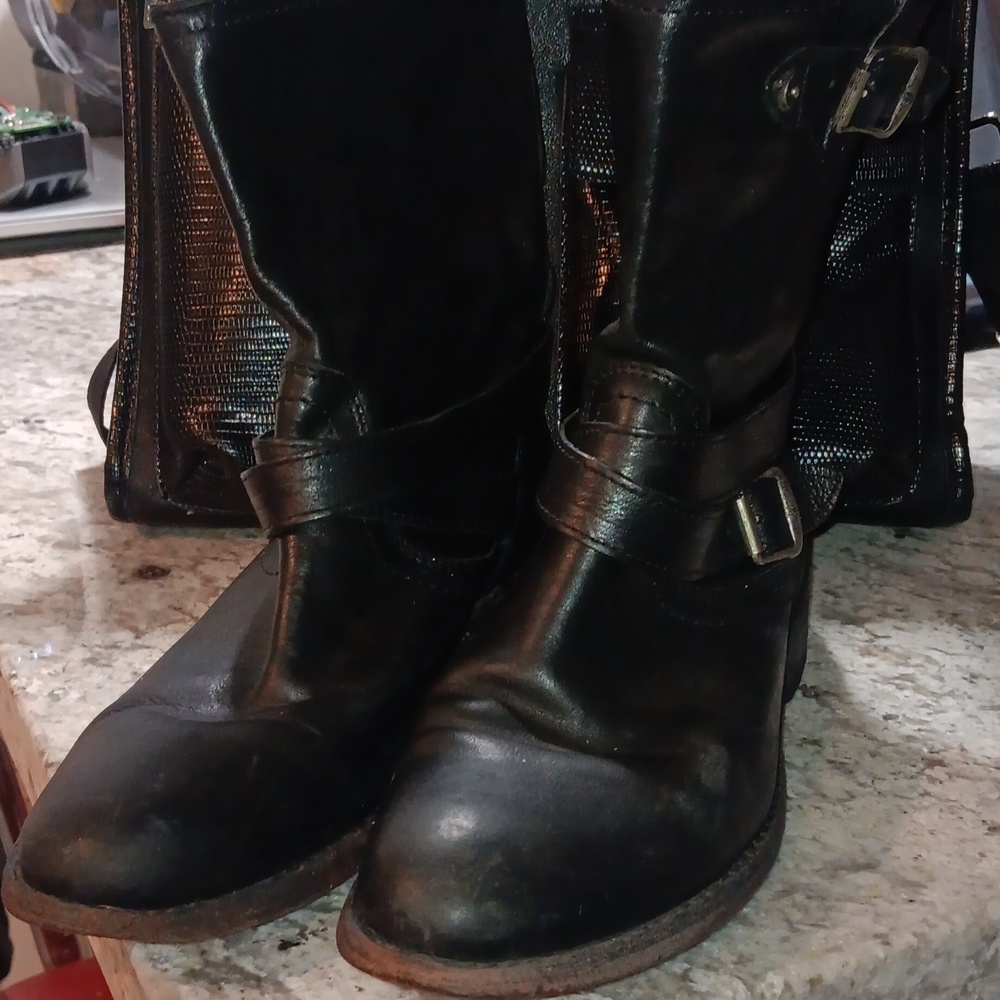 FRYE LEATHER BOOTS W/ FREE PURSE